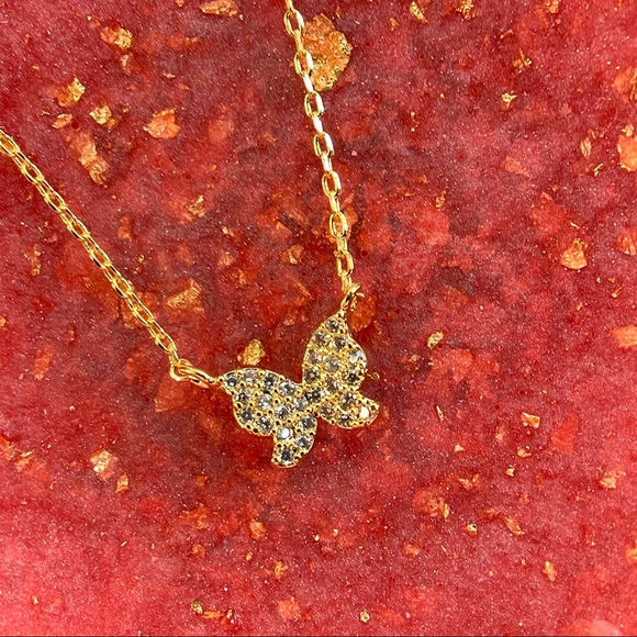 Last 1! ✨Dainty Sparkling Tiny Pave Butterfly Necklace - Picture 5 of 5
